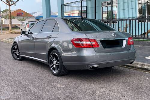 Old 2012 Mercedes Benz E-Class Saloon E 250 Avantgarde Line